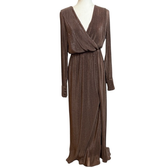 Elegant Pleated Ribbed Textured V Neck Metallic Brown Evening Wedding Maxi Dress - Picture 1 of 11